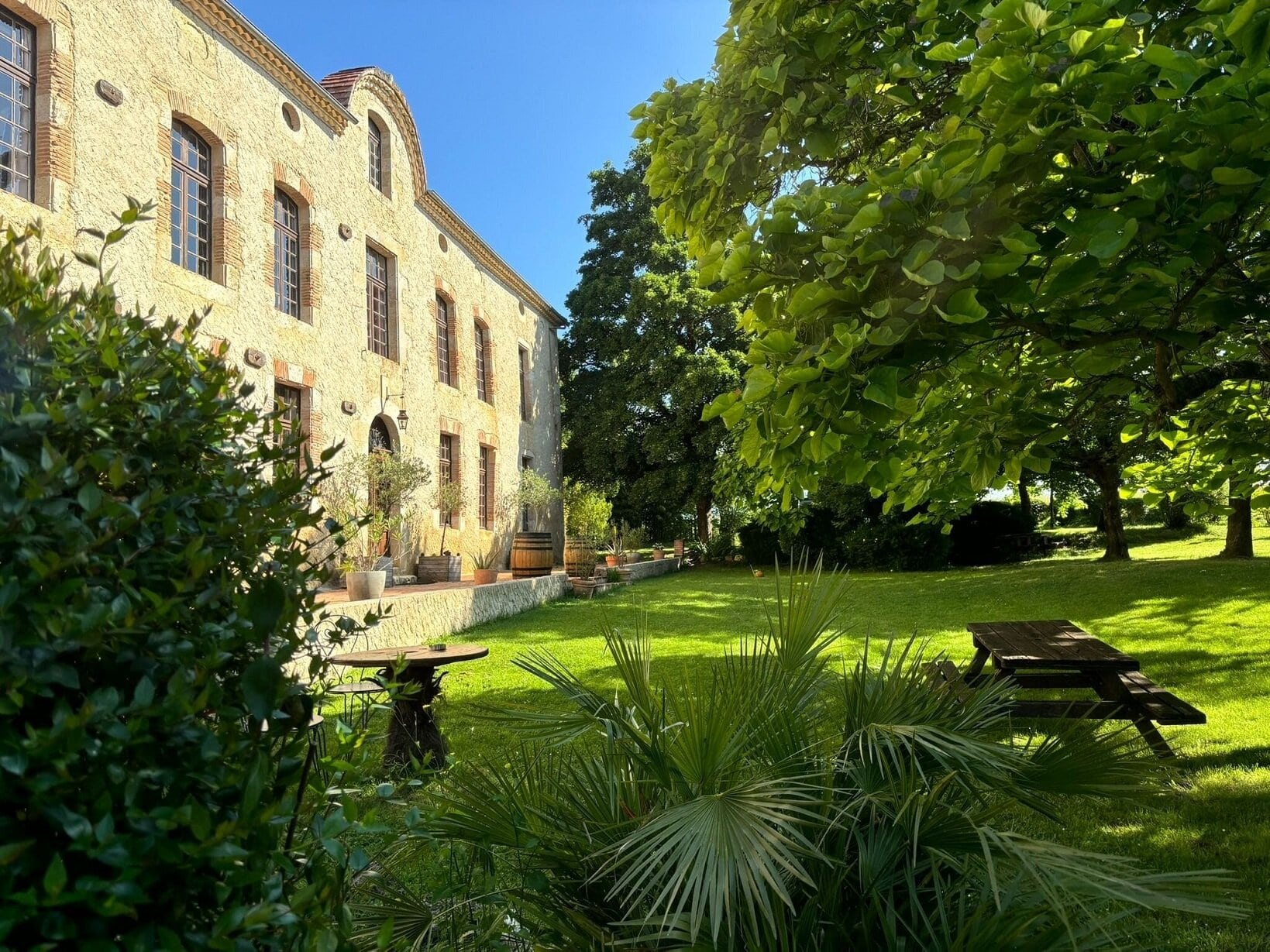 Le Domaine du Possible à Eauze dans le Gers — façade et jardins